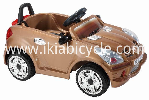 Kinder Akku-Auto mit Musik